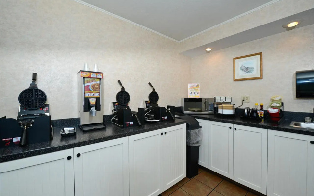 Best Western Harbour Pointe Lakefront