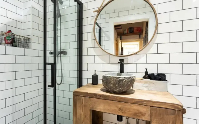 Modern and Jazzy 2 Bedroom House in Edinburgh