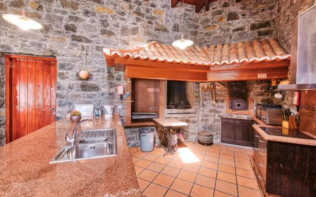 Seixal Sunny Villa