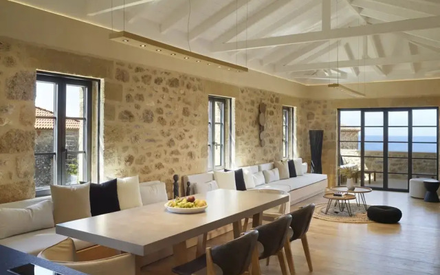 Villa with outdoor pool for 8 persons