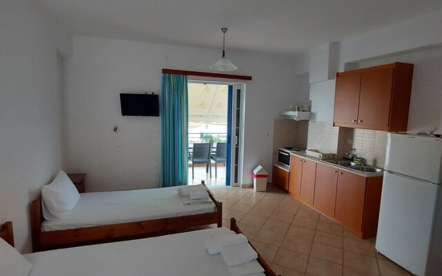 Matina Apartments Tyros