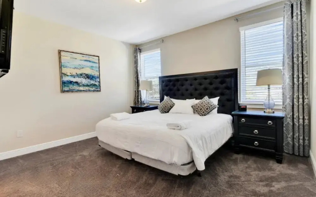 491-8-ld-private Pool With Game and Movie