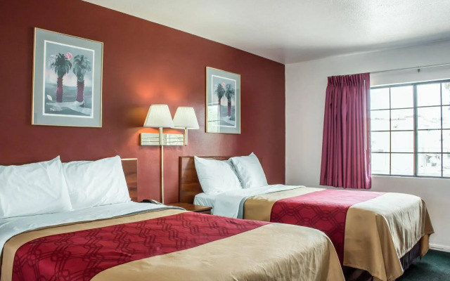 Econo Lodge University