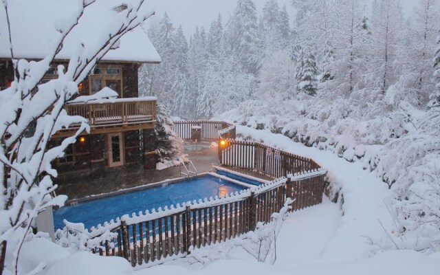 Timberline Lodges by Fernie Lodging Company