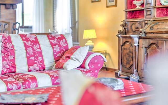 Majestic Farmhouse in San Vivaldo with Swimming Pool