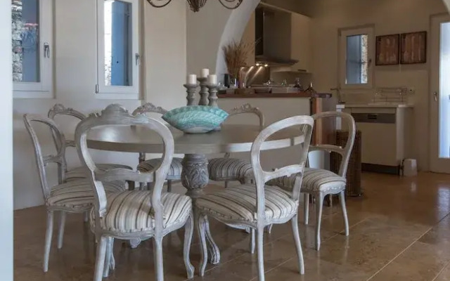 Villa Aphrodite sunkissed MykonianLuxury