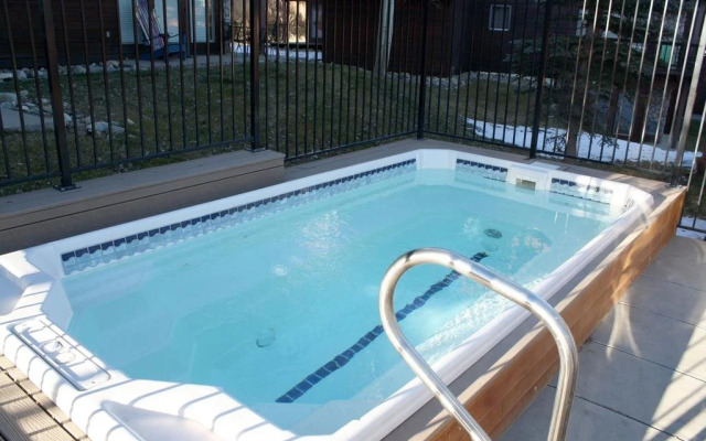 Tyra II Chalet by RedAwning