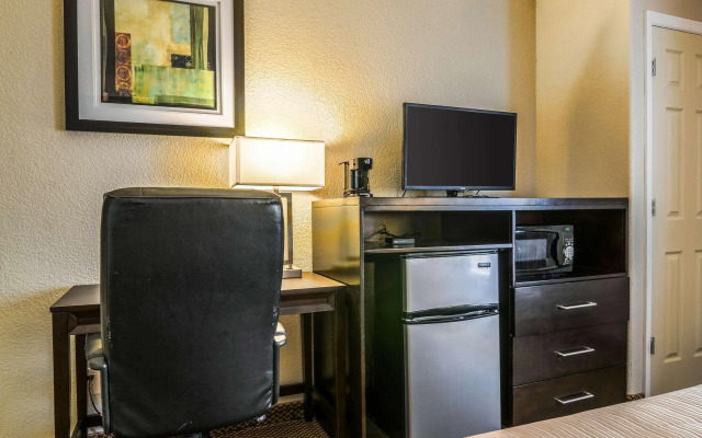 Quality Inn & Suites Winfield