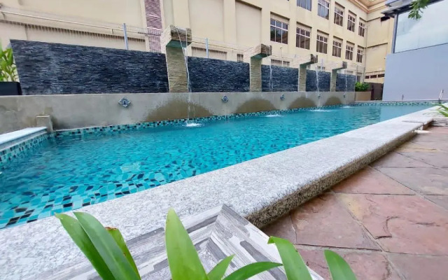 Christee Suites Hotel