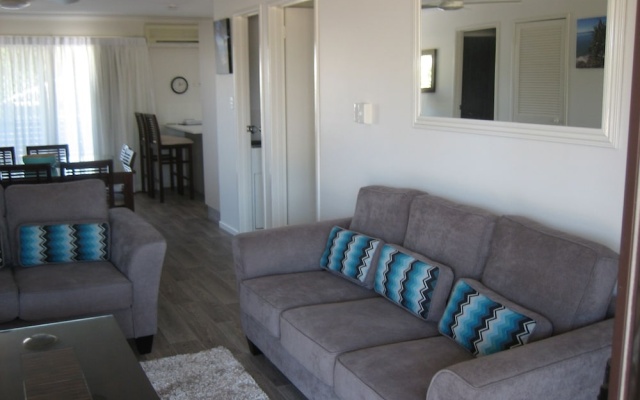 Regency Waterfront Motel – Guest Rooms – Noosaville