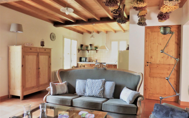 Charming house with private spa and terrace near Duras