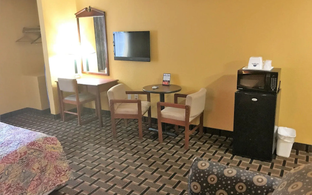 HomeTown Inn & Suites