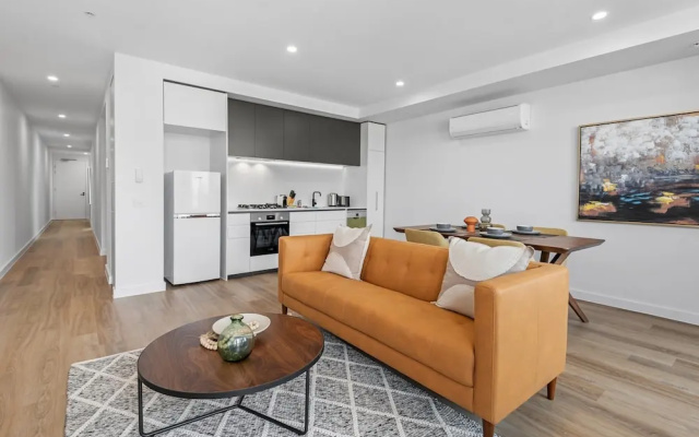 Modern Apartment on Burgundy Precinct & Parklands – Guest Rooms – Melbourne
