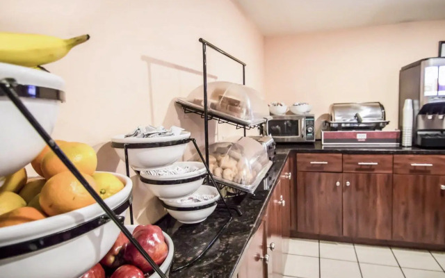 Lord & Moris - Times Square Hotel