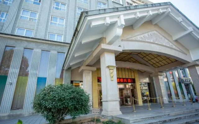 Huaqiao Dongfang Hotel