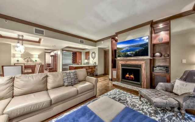 Huge 3 Bedroom  At Northstar | Sleeps 10 Condo by RedAwning