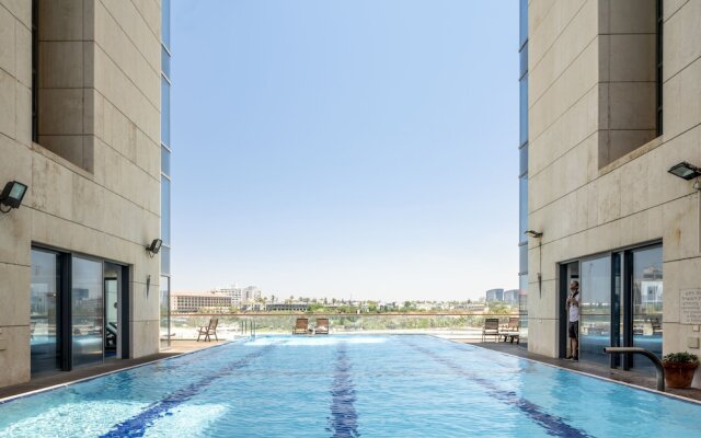 Panoramic Sea View W Pool & Gym Access