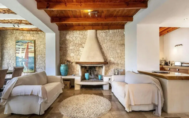 Magnificent Villa With sea Views