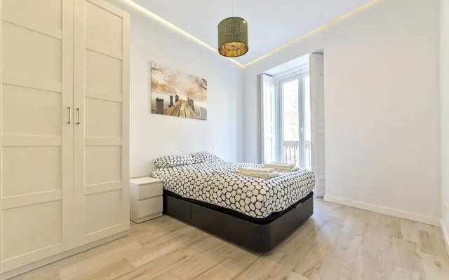 Brand new apartment next to Puerta del Sol