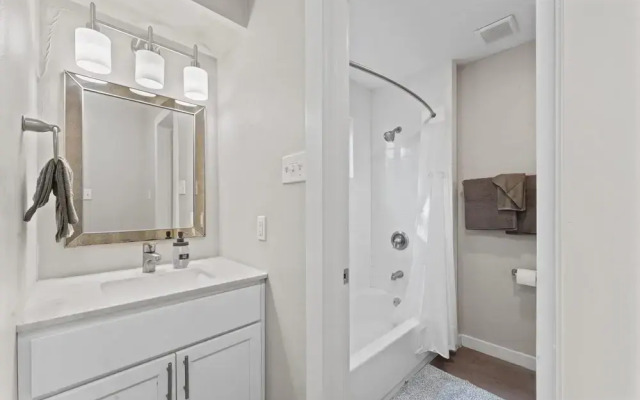 Comfy Studio Close to Downtown and Domain