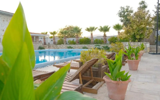 Otel Naturla Göl Evi