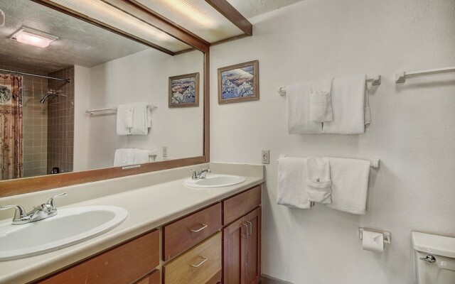 2062 The Pines 2 Bedroom Condo by RedAwning