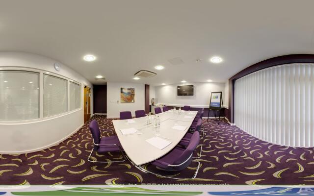 Holiday Inn Express Dunstable, an IHG Hotel