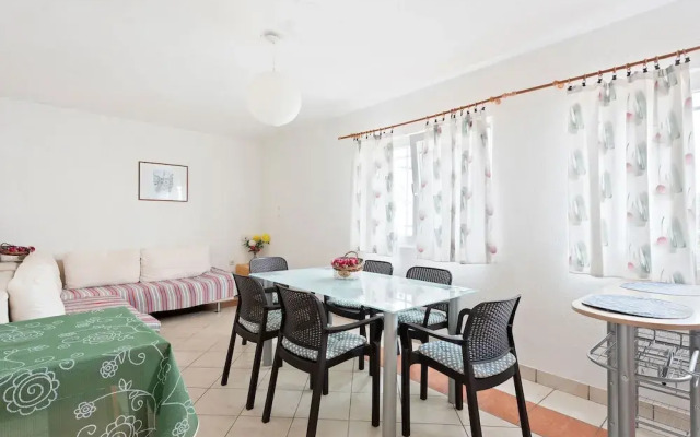 Comfortable Apartment With Large Covered Terrace