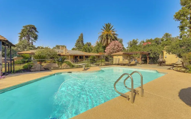 Spacious Home - 6 Mi to Downtown Fresno!