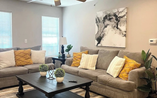 Fantastic Get Away Condo In Strongsville!