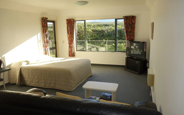 Avalon Manor Motel