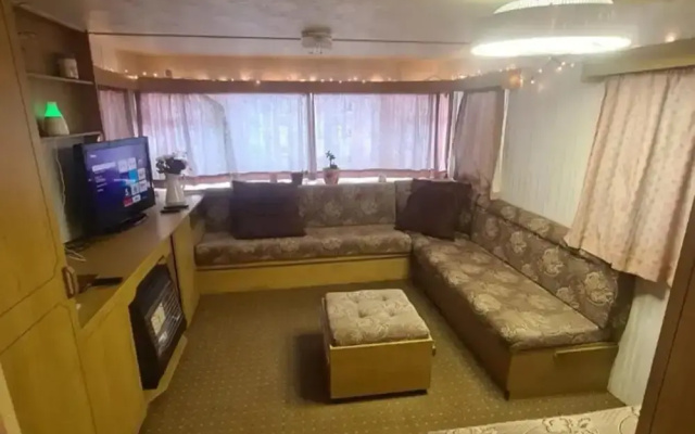 Cozy Cardiff Cabin Retreat Sleeps 6 by Aimee