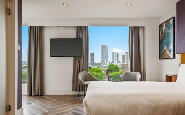 Roomzzz London Stratford