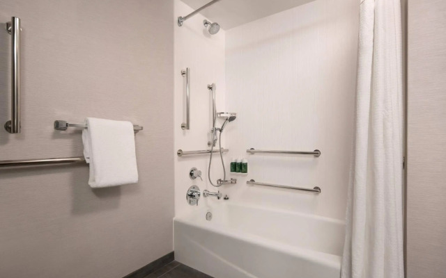 Courtyard by Marriott Fresno