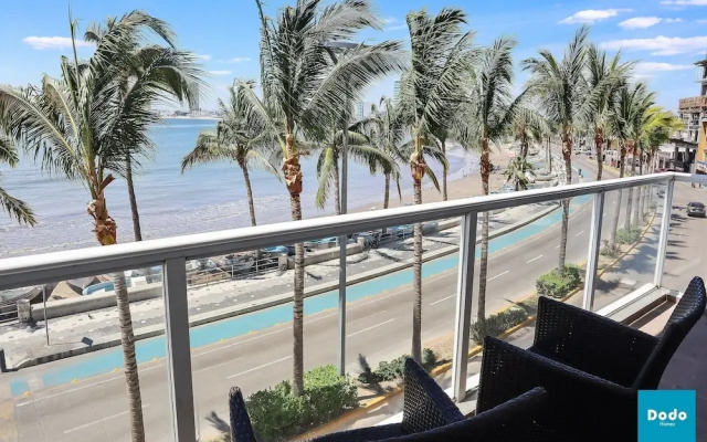 Condo con vista al mar en Torre 2501