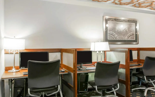 Clarion Hotel And Conference Center