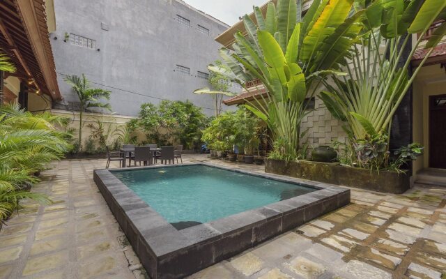 Surfaris Inn on Poppies 2