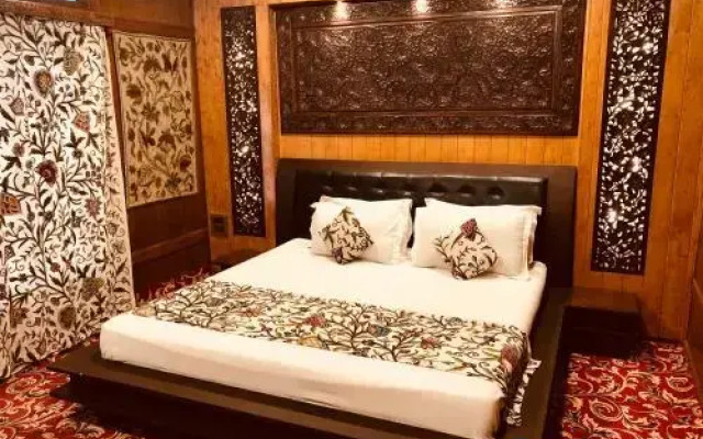 New Zenith Group of Houseboats