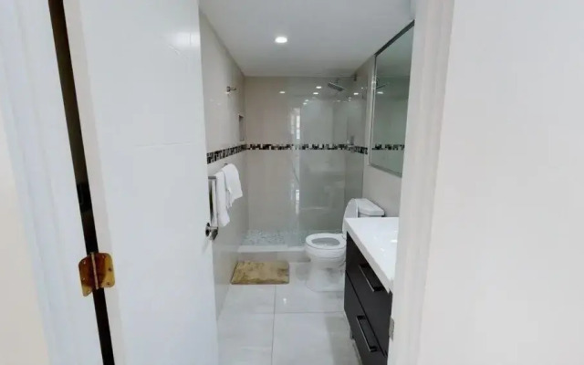 Premium 2 Bedroom +den Apartment Or-202