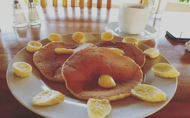 Las Palmeras Beach Hotel