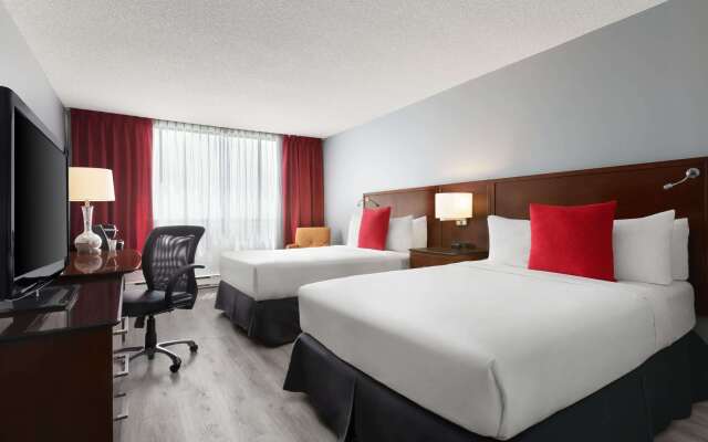 Travelodge by Wyndham Hotel & Convention Centre Quebec City