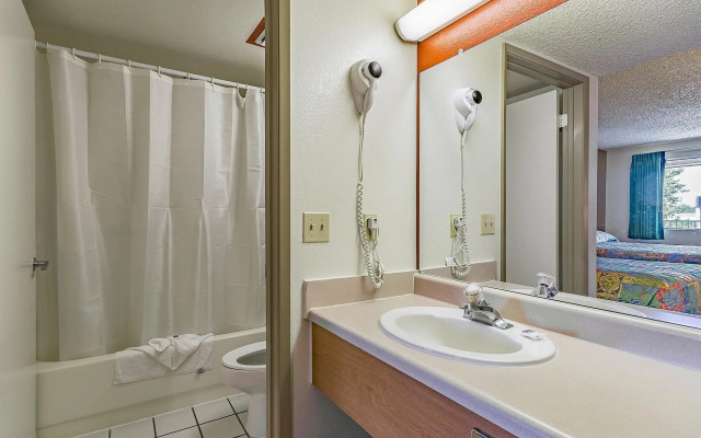 Motel 6 Fresno, CA - Yosemite Hwy