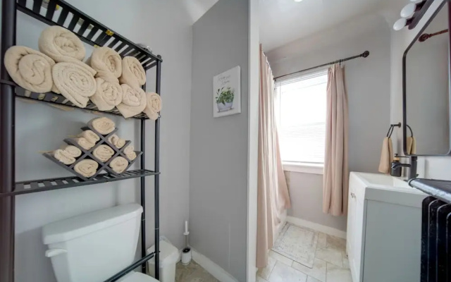 Deck, Pool Table! Walkable Cleveland Heights Apt