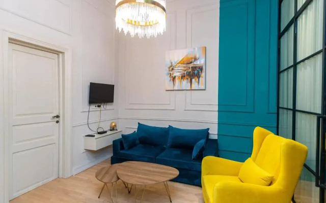 Stylish 3br House with Balcony
