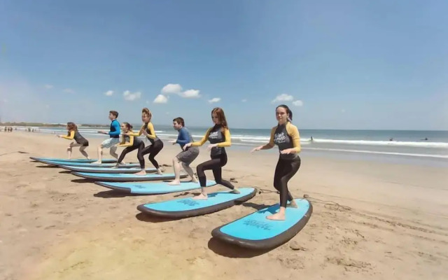 Wave House - Surf Camp