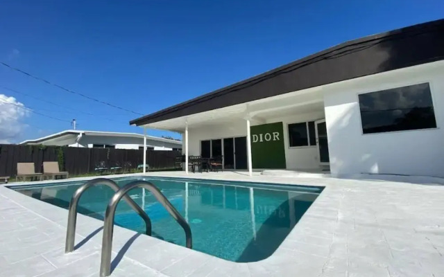 Elegant Home With Heated Pool