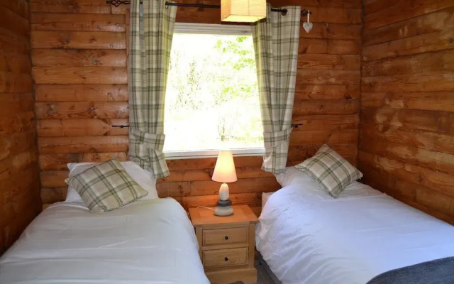 Lovely 3-bed Log Cabin in the Hills Near Dunoon