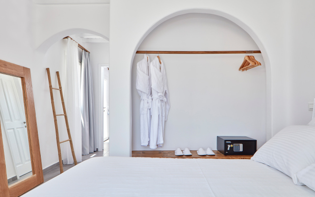 Mykonos Waves Beach House & Suites