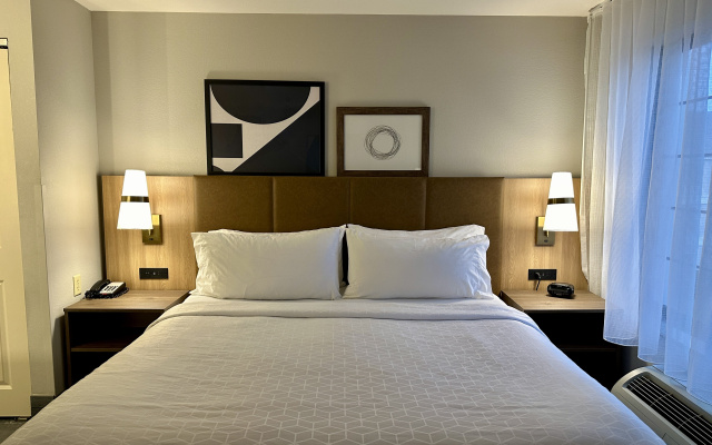 Staybridge Suites Milwaukee West-Oconomowoc by IHG