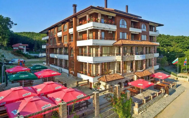 Complex Hunter's Beach